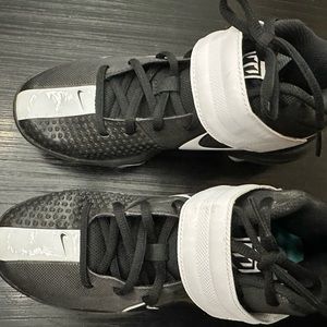 Nike Kids Rundown Baseball Cleats size 4.5